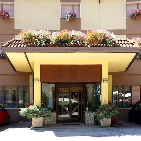 Family Hotel Como Ривизондоли Экстерьер фото
