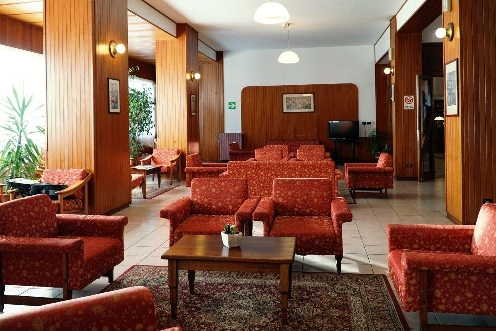 Family Hotel Como Ривизондоли Экстерьер фото